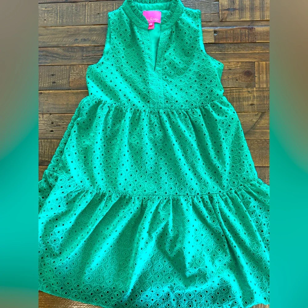 Lilly Pulitzer Novella Green Eyelet Swing Dress Size XXS Pockets! - Picture 2 of 7